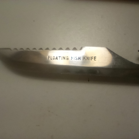 Vintage Floating Enclosed Fisherman's Knife - Picture 3 of 5